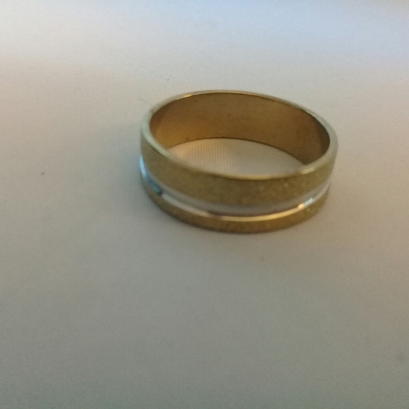 Shiny gold with silver stripe in size 11 - Picture 4 of 5